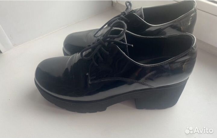 Ботинки женские лаковые 40 размер