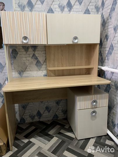 Письменный стол