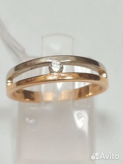 Кольцо с природным камнем Золото