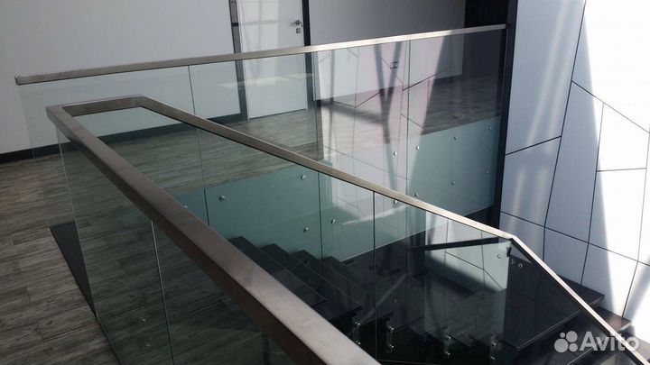 Стеклянные ограждения с различным дизайном