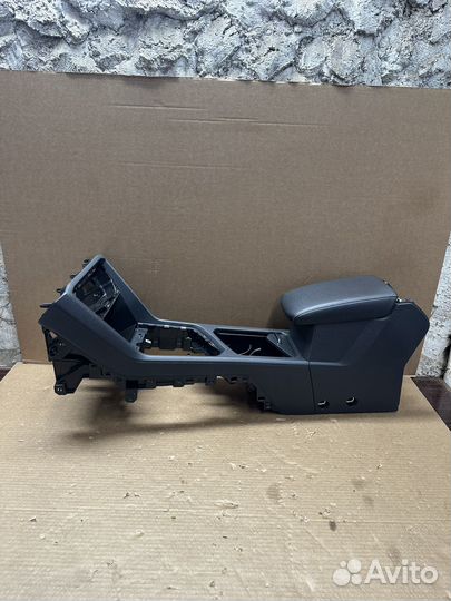 Центральная консоль Volkswagen Tiguan 2