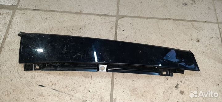 Накладка задней левой двери volvov xc60 2 2017