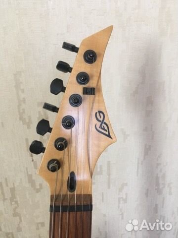 Электрогитара суперстрат, комбоусилитель