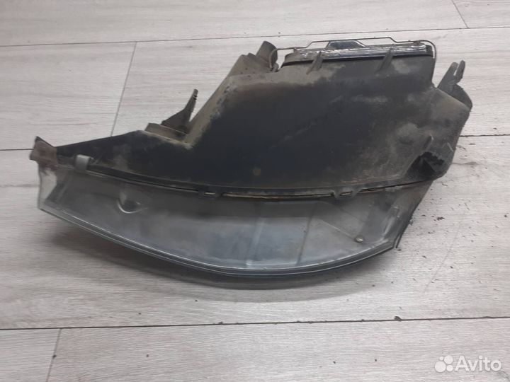 Фара правая Ford Focus 1