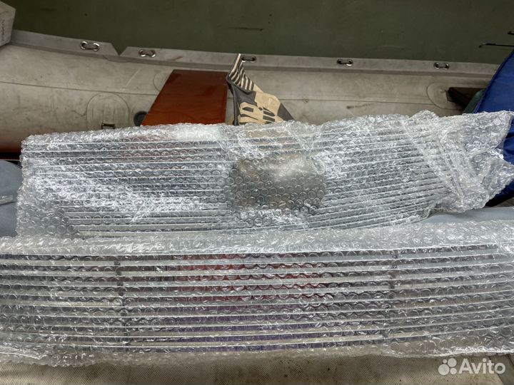 Хромированная накладка на решеткуlexus is250