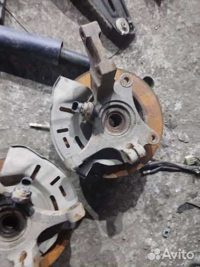 Кулак поворотный передний Chevrolet Rezzo