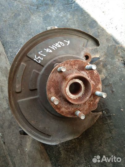 Кулак поворотный передний правый Ниссан Теана J32