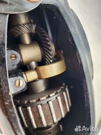 Швейная машина LADA 233