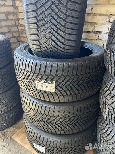 Yokohama BluEarth Winter V906 285/40 R21