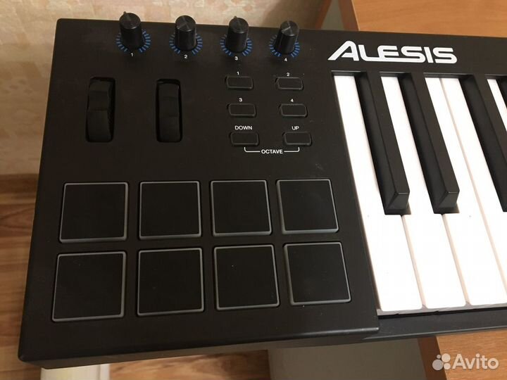 Alesis v49