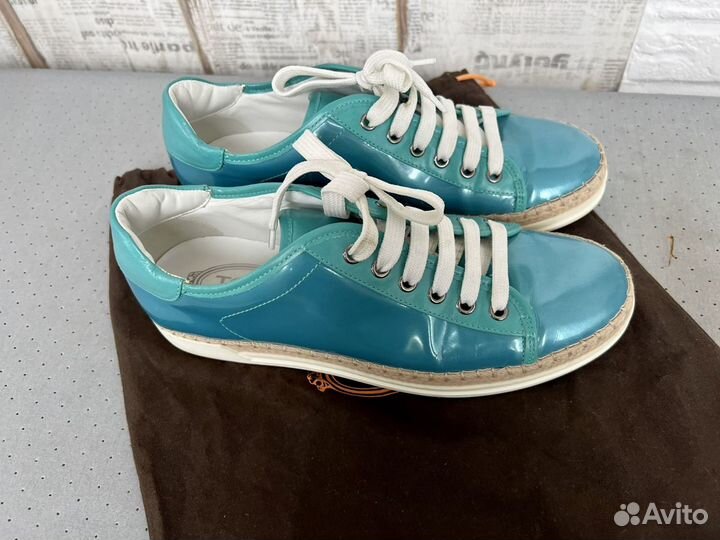 Кроссовки женские