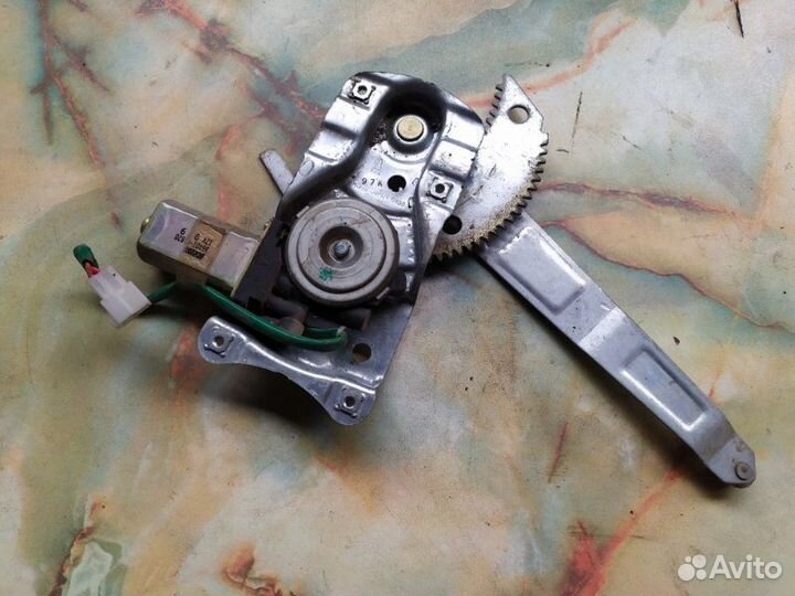 Стеклоподъемник электрический задний правый Mazda