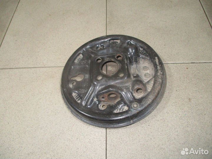 Щит опорный задний правый Renault Logan 2