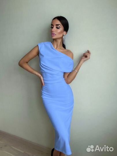 Голубое платье