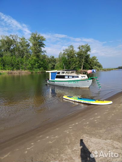 Катер водоизмещающий