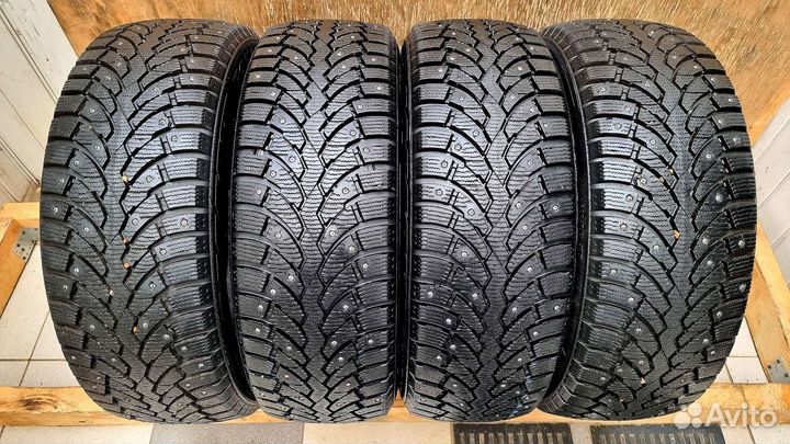 Pirelli Formula Ice 215/55 R17 98T