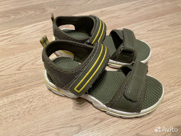 Сандалии для малтчика 30р (19см)