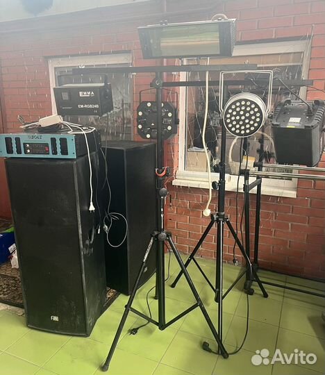 Цветомузыка, стробоскоп, Колонки 2000 Вт. Дыммаши