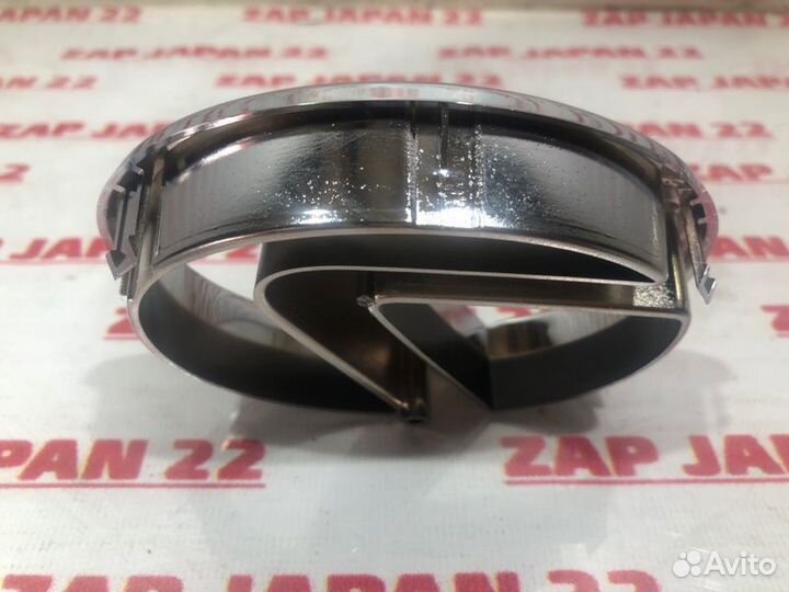 Эмблема решетки радиатора Lexus