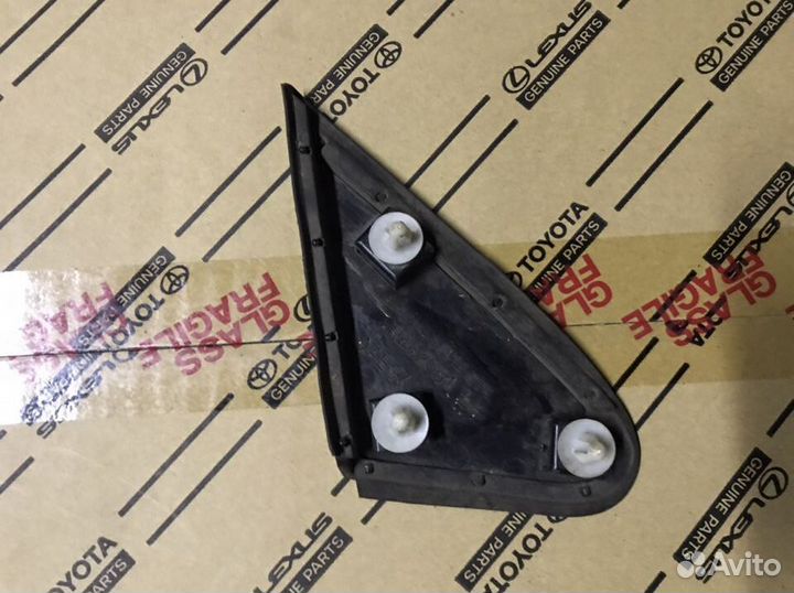 Накладка крыла переднего Mitsubishi Lance 9