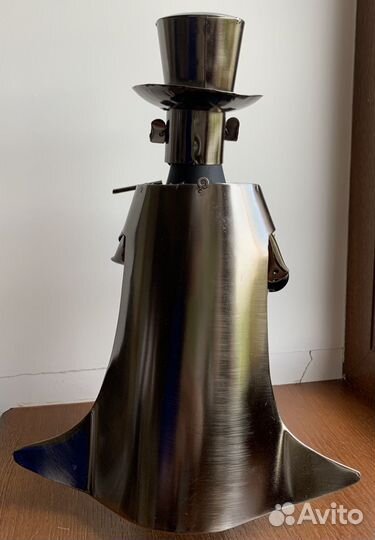 Декоративная подставка для вина