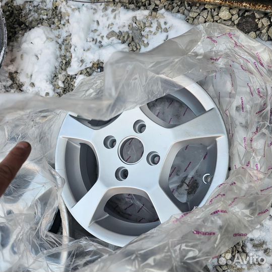 Литые R14 pсd:4x108 ет:47.5 DIA:63.4