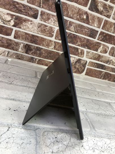 Планшет Microsoft Surface Pro X LTE