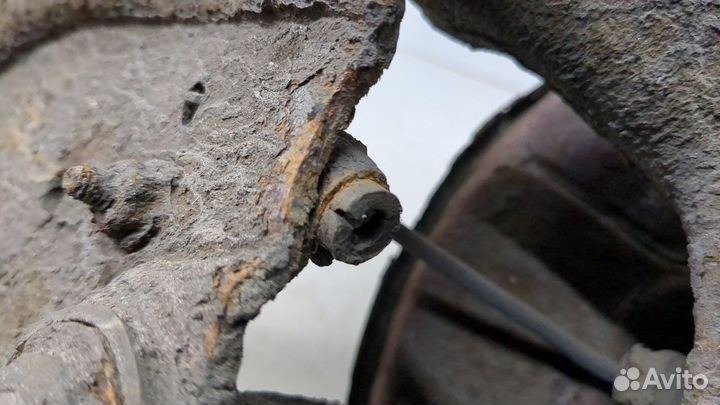 Ступица (кулак, цапфа) правая задняя Toyota RAV 4