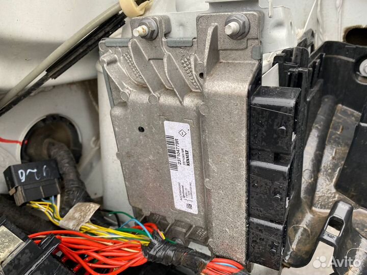 Блок эбу Рено Логан Сандеро 2017 год