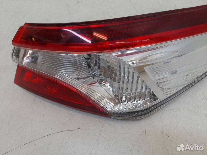 Фонарь правый Toyota Camry XV70 2017-2023