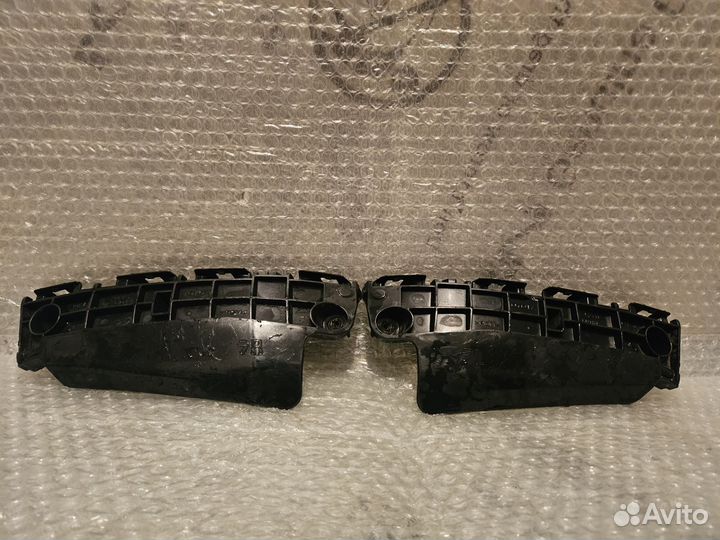 Кронштейн бампера Toyota Land Cruiser 200 12-15г