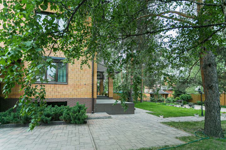 Дом 400 м² на участке 12 сот.