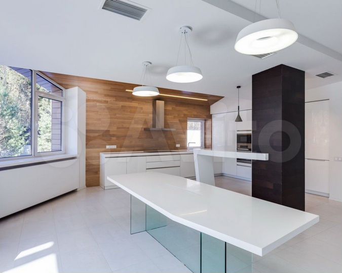 Дом 600 м² на участке 32 сот.