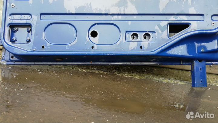 Дверь правая (голая) XF95 XF105 DAF