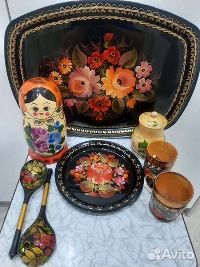 Подносы расписные, матрёшка, ложки деревянные
