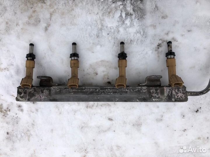 Топливная рампа Toyota Auris e15 1.6