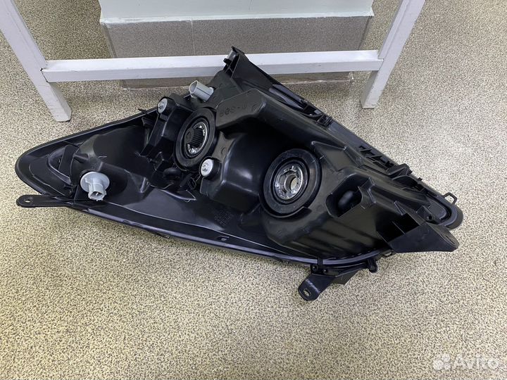 Фара правая Toyota Corolla Verso 04-09