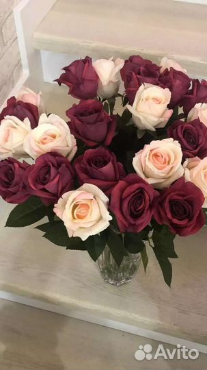 Розы силиконовые в вазах в имитации воды