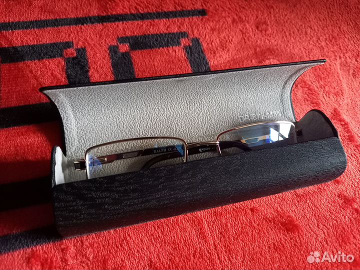 Очки на -2 и топовый футляр к ним