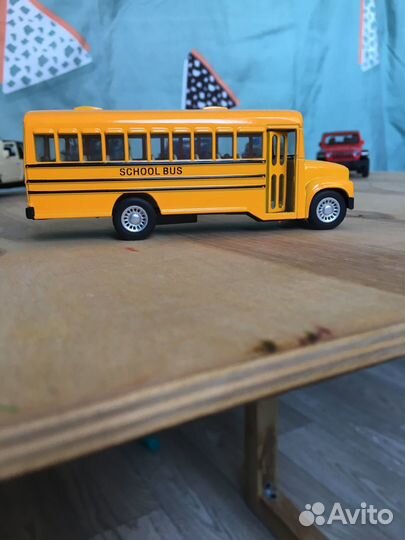 Модель коллекционная автобус школьный