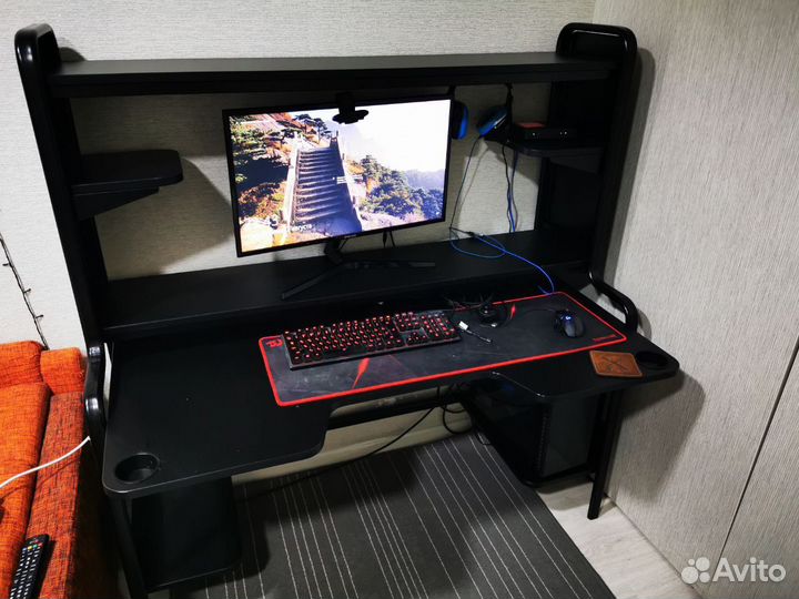 Компьютерный стол IKEA Fredde