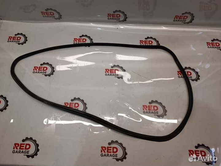 Уплотнительная резинка крышки багажника