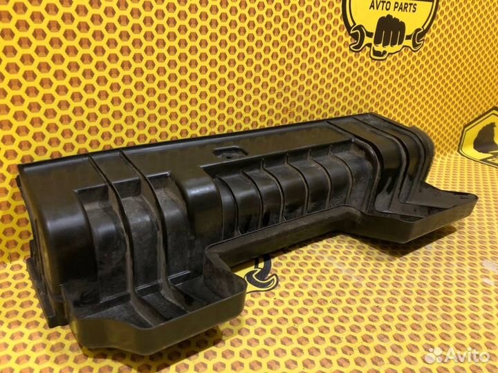 Дефлектор радиатора левый Hyundai Solaris HCR G4FG