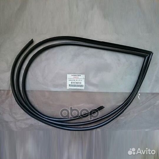 Молдинг лобового стекла 6107A013 mitsubishi