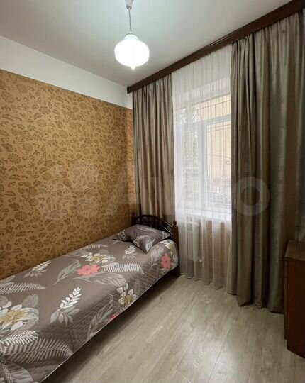 3-к. квартира, 80 м², 1/9 эт.