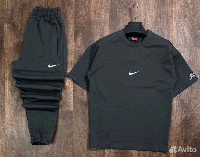 Спортивный костюм Nike