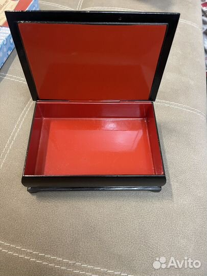 Деревянная шкатулка