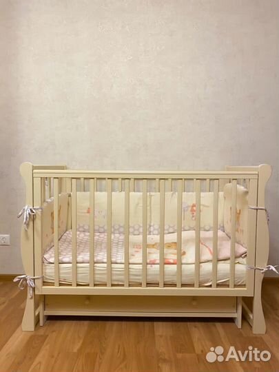 Детская кроватка