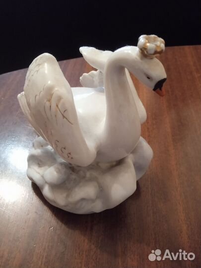 Статуэтка лебедь