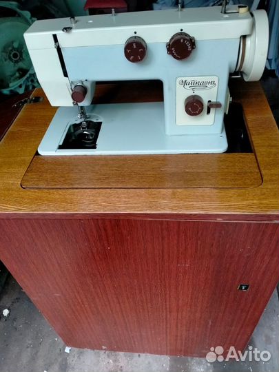 Швейная машина Чайка 143